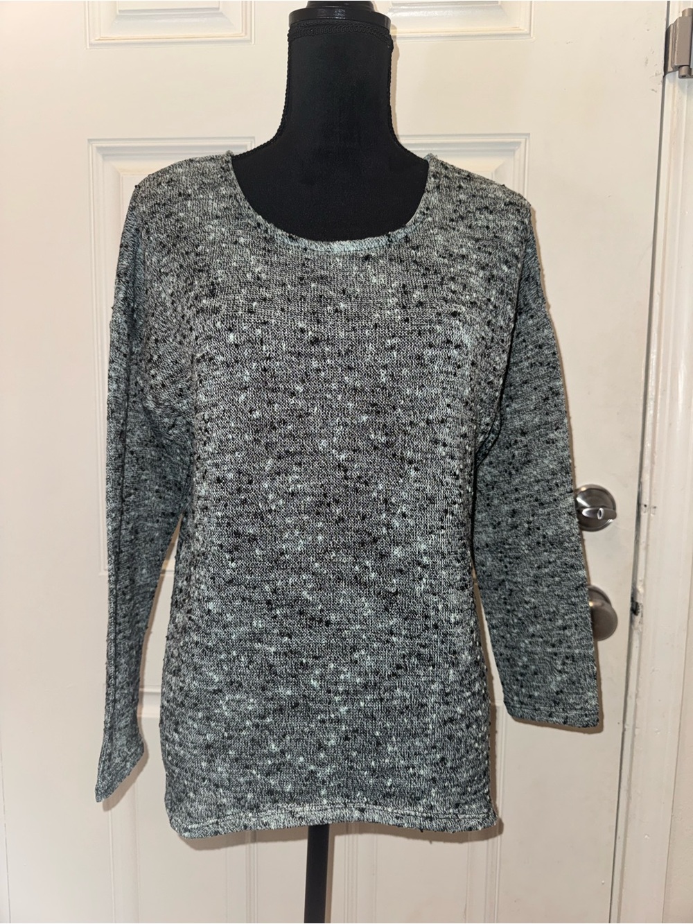 No Boundaries Gray Speckled Crewneck Sweater Open Back 0416